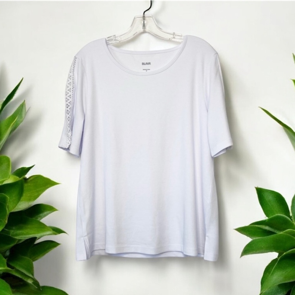 Blair Basic White Tee Shirt Women’s Size Medium Crocheted Sleeves